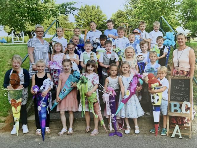 2025.08.09_klassenfoto_kl._1_zur_einschulung.jpg